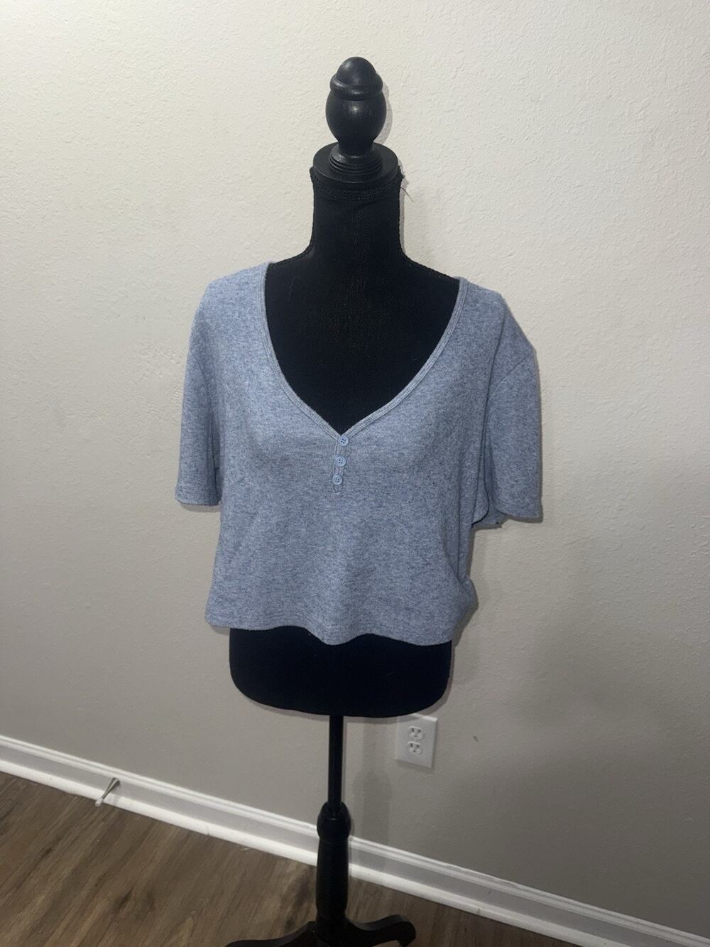 Kittenish Women's XL Henley Crop Top Blue Heathered Short Sleeve V-Neck Shirt